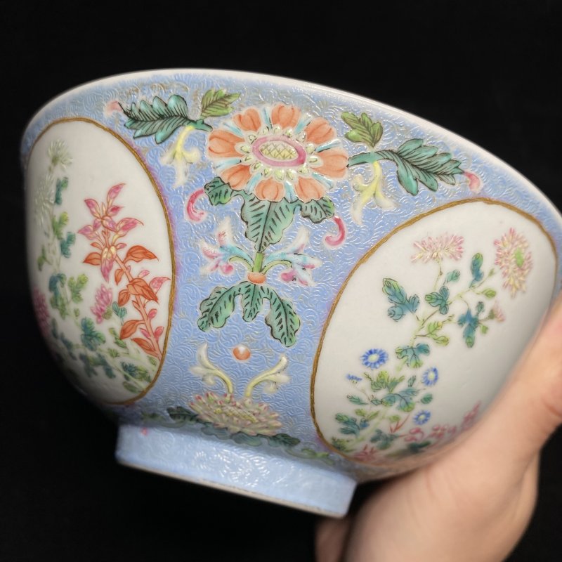 清道光 蓝地轧道洋彩开光重阳菊艳图膳碗 - 图17