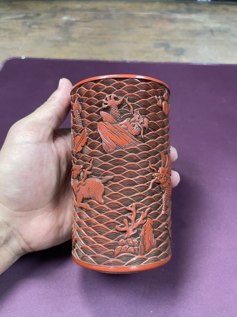 清乾隆 瓷胎剔红海八怪笔筒 - 图9
