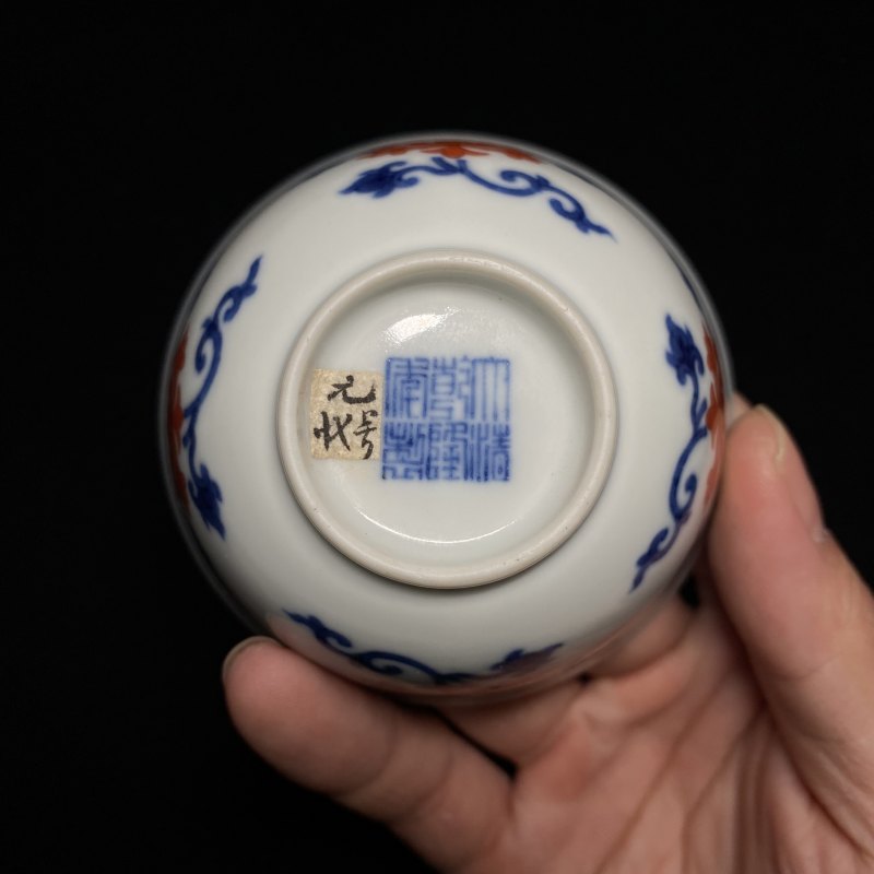 清乾隆 青花矾红宝相花纹杯 - 图9
