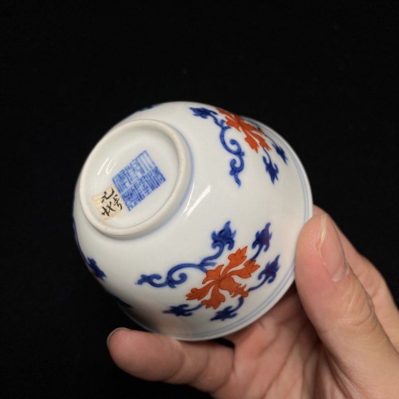 清乾隆 青花矾红宝相花纹杯 - 图10