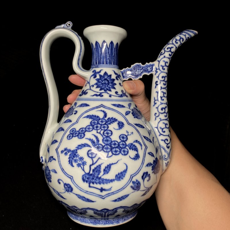清乾隆 青花折枝花果纹执壶 - 图7