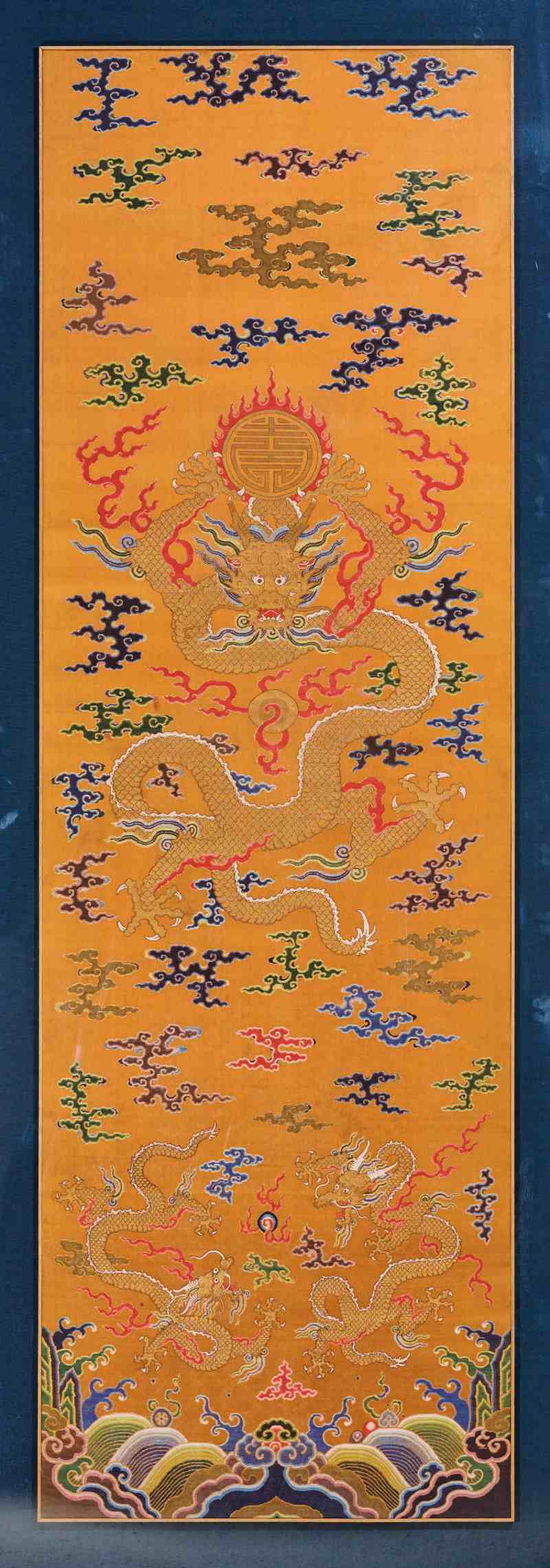 清乾隆 杏黄地云龙纹妆花缎条屏