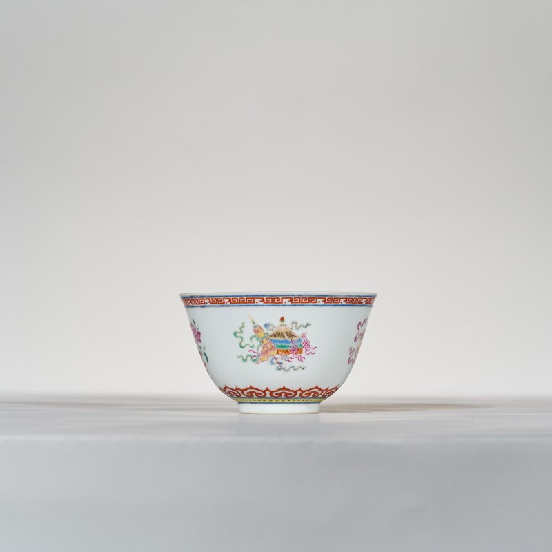 清乾隆 粉彩八宝纹茶碗 - 图3