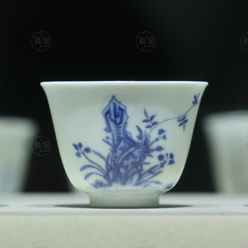 康熙青花十月花神杯 - 芙蓉花