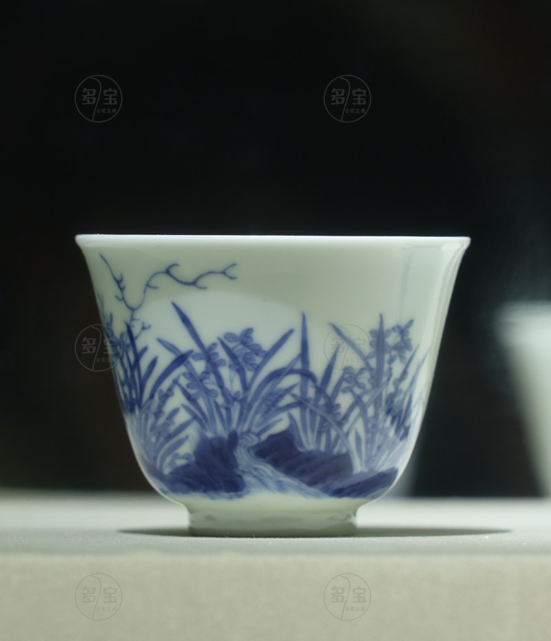 康熙青花一月花神杯 - 水仙