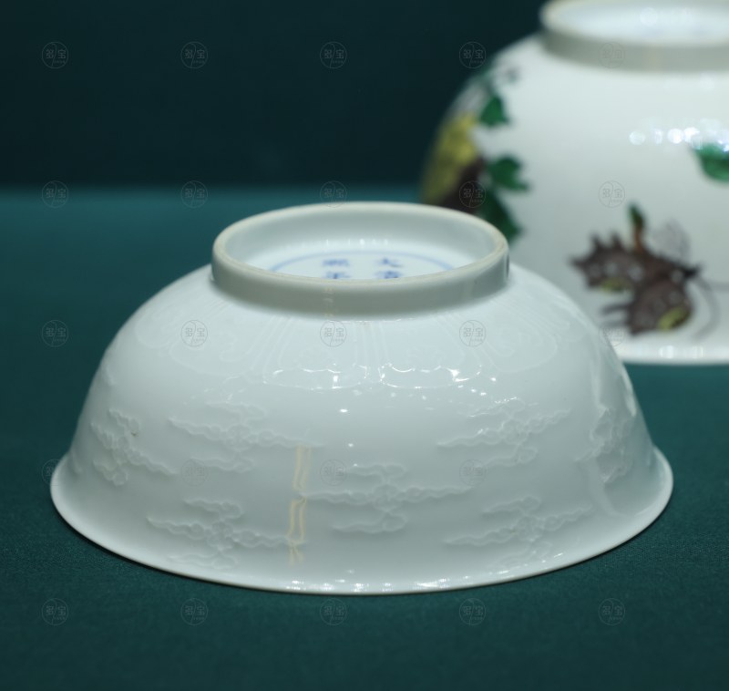 康熙 白釉沥粉云纹碗 - 图2