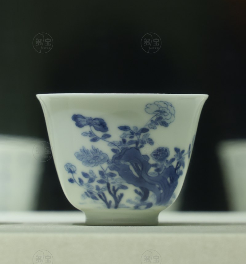 康熙青花四月花神杯 - 牡丹