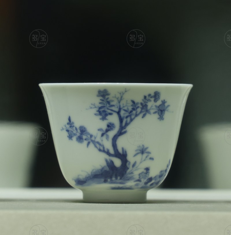康熙青花五月花神杯 - 石榴花