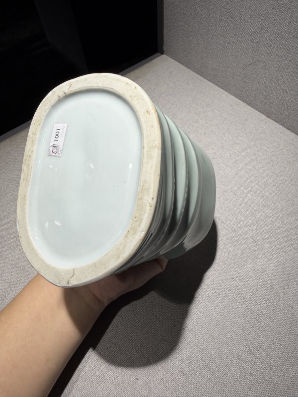 清乾隆 粉青釉随形竹节笔筒 - 图8