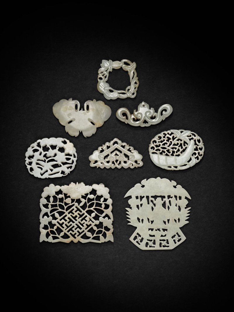 清　玉透雕飾件一組八件 | A GROUP OF EIGHT RETICULATED JADE ORNAMENTS - 图4