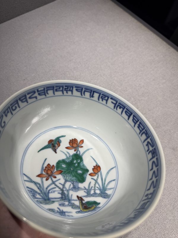 清道光 斗彩荷塘鸳鸯墩式碗 - 图9