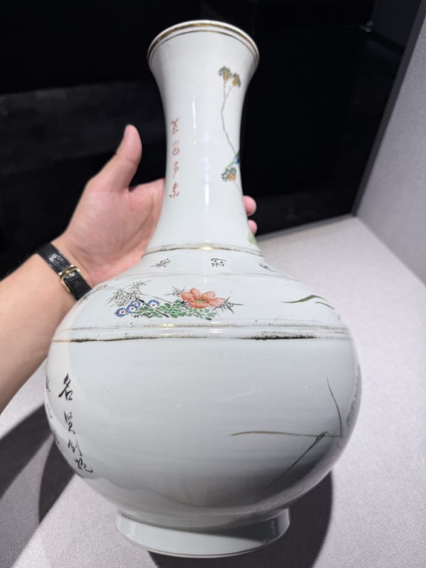 清晚期 浅绛彩大吉图赏瓶 - 图5
