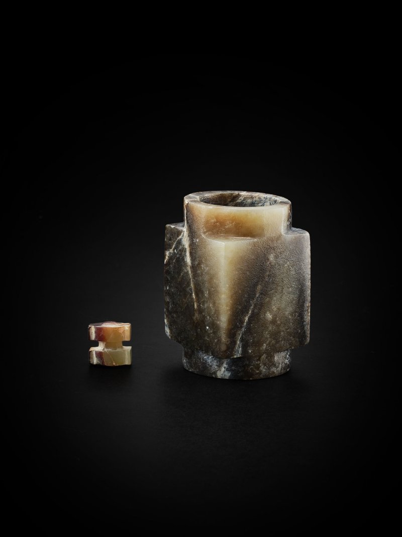 仿古玉器一組兩件 | TWO ARCHAISTIC JADE VESSELS