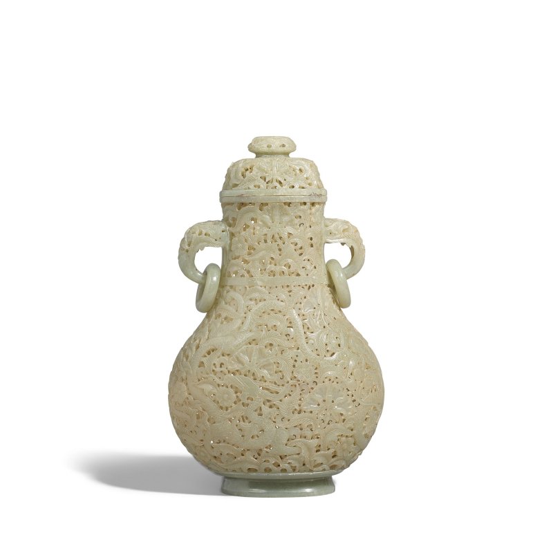 二十世紀 蒙兀兒式玲瓏玉雕花卉紋活環耳蓋瓶 | A MUGHAL-STYLE CELADON JADE RETICULATED VASE AND COVER WITH RING HANDLES