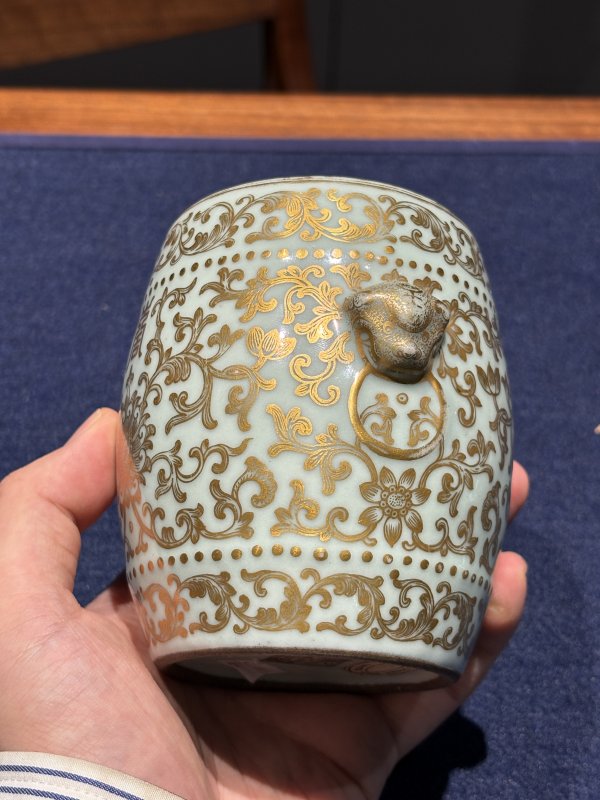 清乾隆 粉青地描金缠枝瑞莲捧寿纹鼓墩式花插一对 - 图8