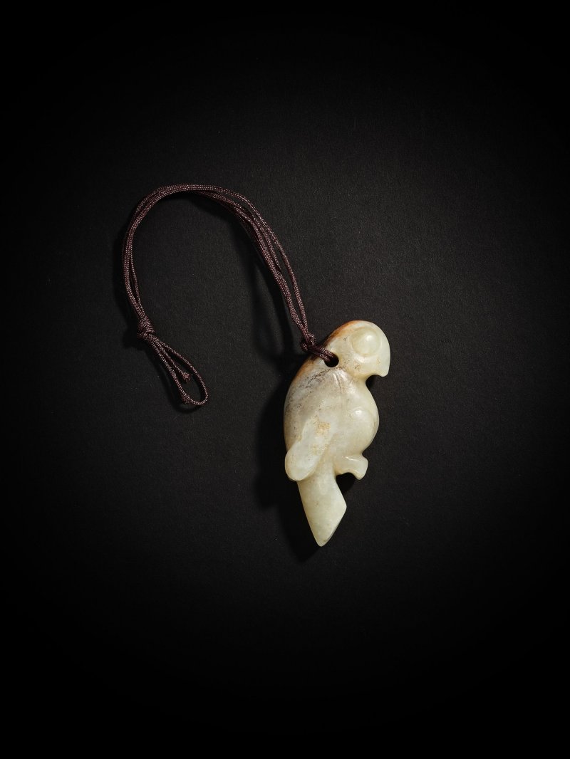 新石器時代或更晚　玉鳥 | A JADE 'BIRD' CARVING