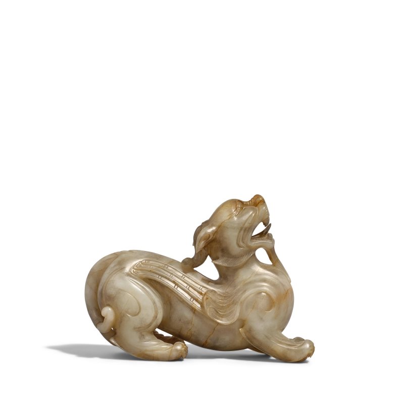 二十世紀 仿古灰青玉辟邪 | AN ARCHAIC-STYLE GRAY-CELADON JADE CARVING OF A RECUMBENT BEAST, BIXIE