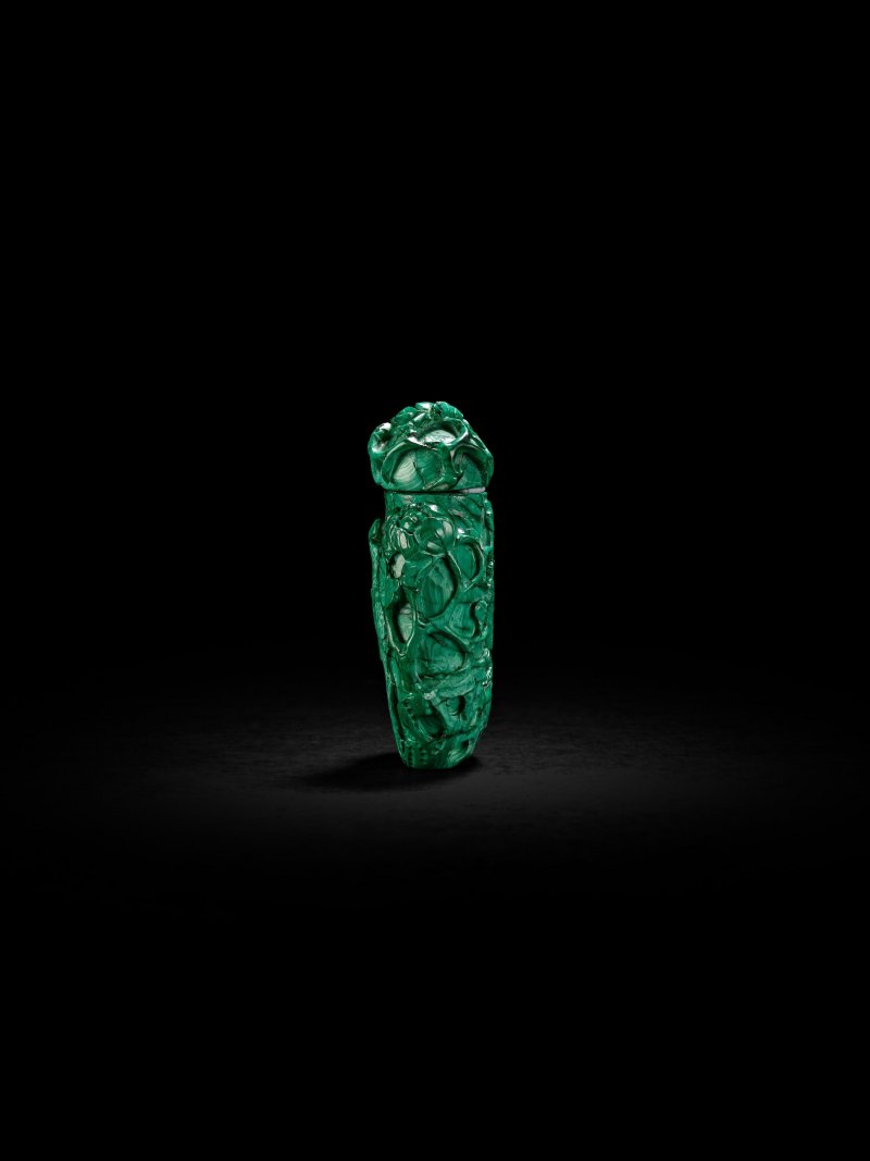 清/民國　孔雀石穿花鳳紋鼻煙壺 | A MALACHITE 'PHOENIX AND PEONY' SNUFF BOTTLE - 图8