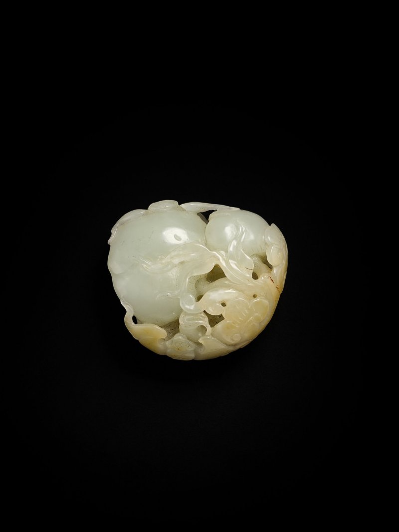 清十八/十九世紀　玉雕壽桃擺件 | A JADE CARVING OF A PEACH - 图2