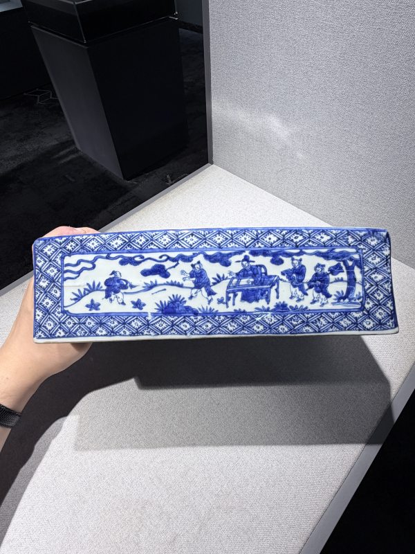 明万历 青花折枝花卉开光人物故事图长方盖盒 - 图8