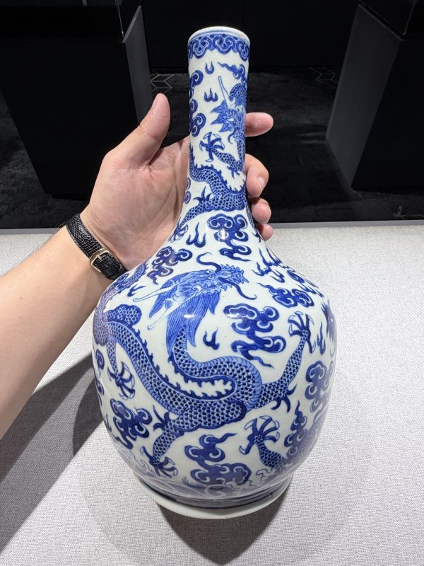 清中期 青花海水江崖云龙纹长颈瓶 - 图5