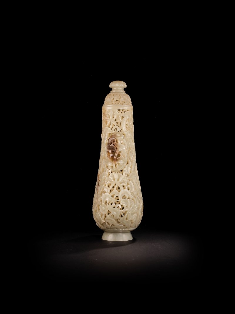二十世紀　白玉鏤雕蓋瓶 | A WHITE JADE RETICULATED VASE AND COVER - 图6