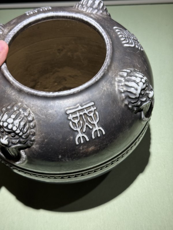 清乾隆 瓷胎仿银釉四方铺首万寿无疆钵式炉 - 图14