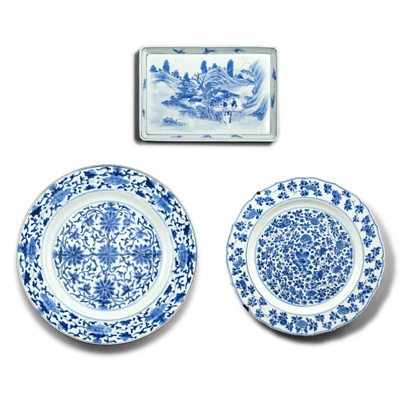 清十九世紀 各式青花盤一組三件 | THREE LARGE BLUE AND WHITE DISHES