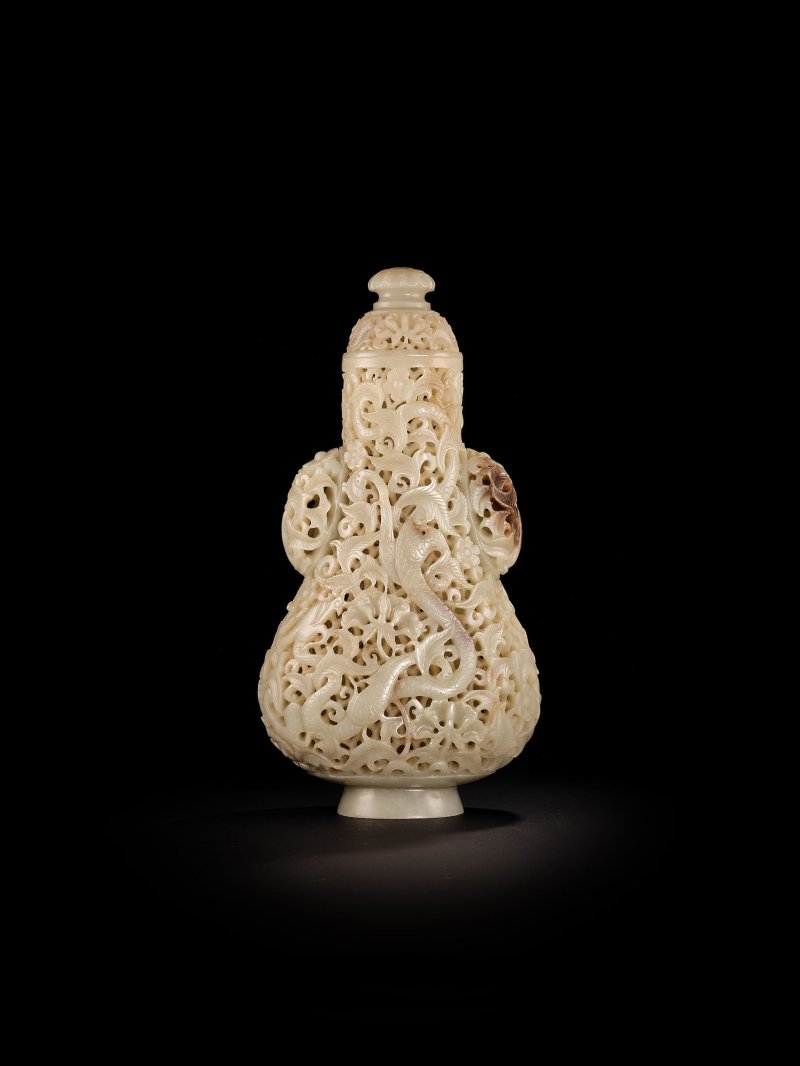 二十世紀　白玉鏤雕蓋瓶 | A WHITE JADE RETICULATED VASE AND COVER - 图7