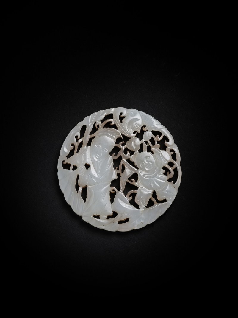 白玉鏤雕人物圖牌 | A WHITE JADE 'SAGE AND BOY' PLAQUE - 图3