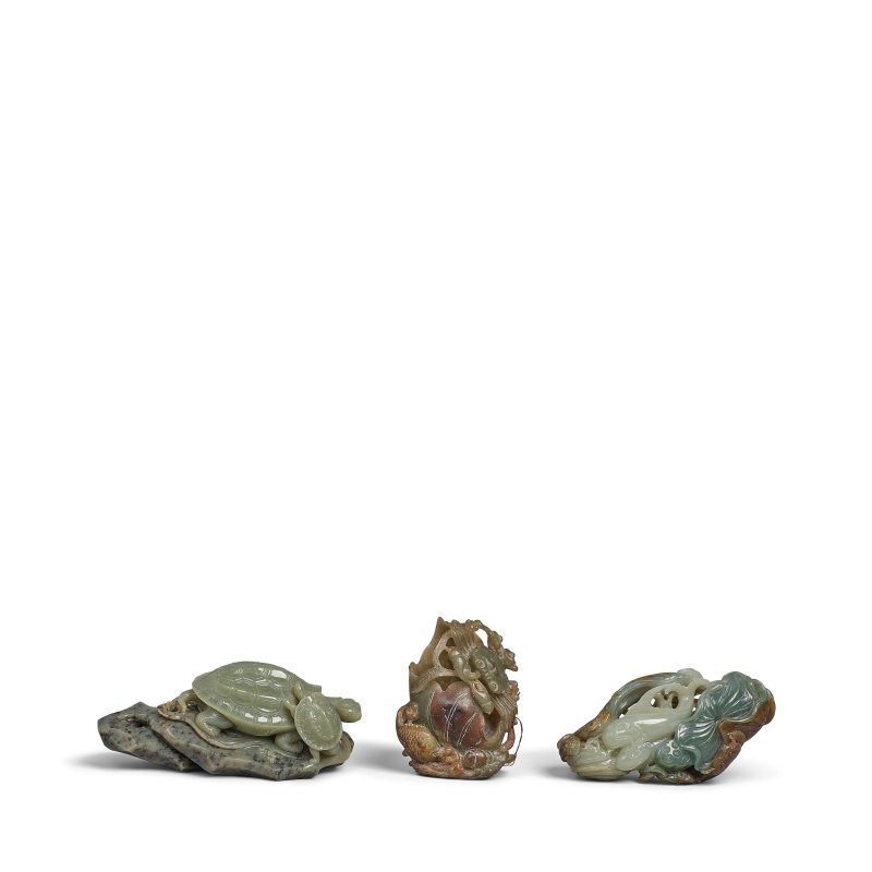 二十世紀 玉石雕龜蟹魚荷擺飾三件 | THREE HARDSTONE CARVINGS OF WATER CREATURES AND WATER PLANTS