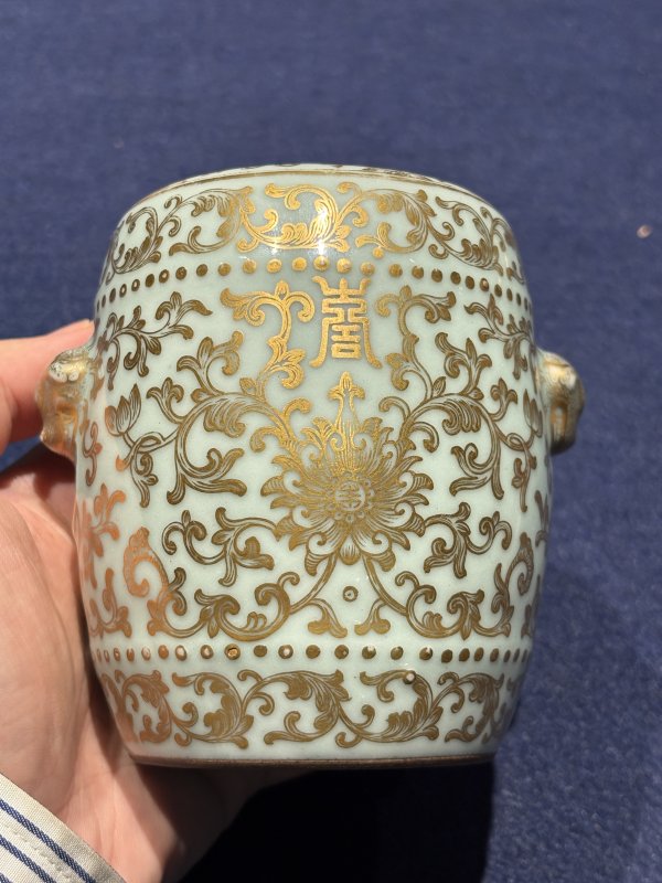 清乾隆 粉青地描金缠枝瑞莲捧寿纹鼓墩式花插一对 - 图12