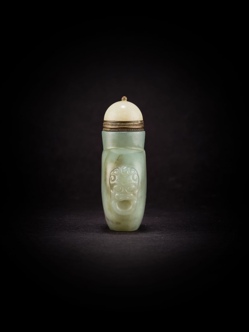 清十八/十九世紀　青白玉鼻煙壺 | A PALE GREEN JADE SNUFF BOTTLE - 图6