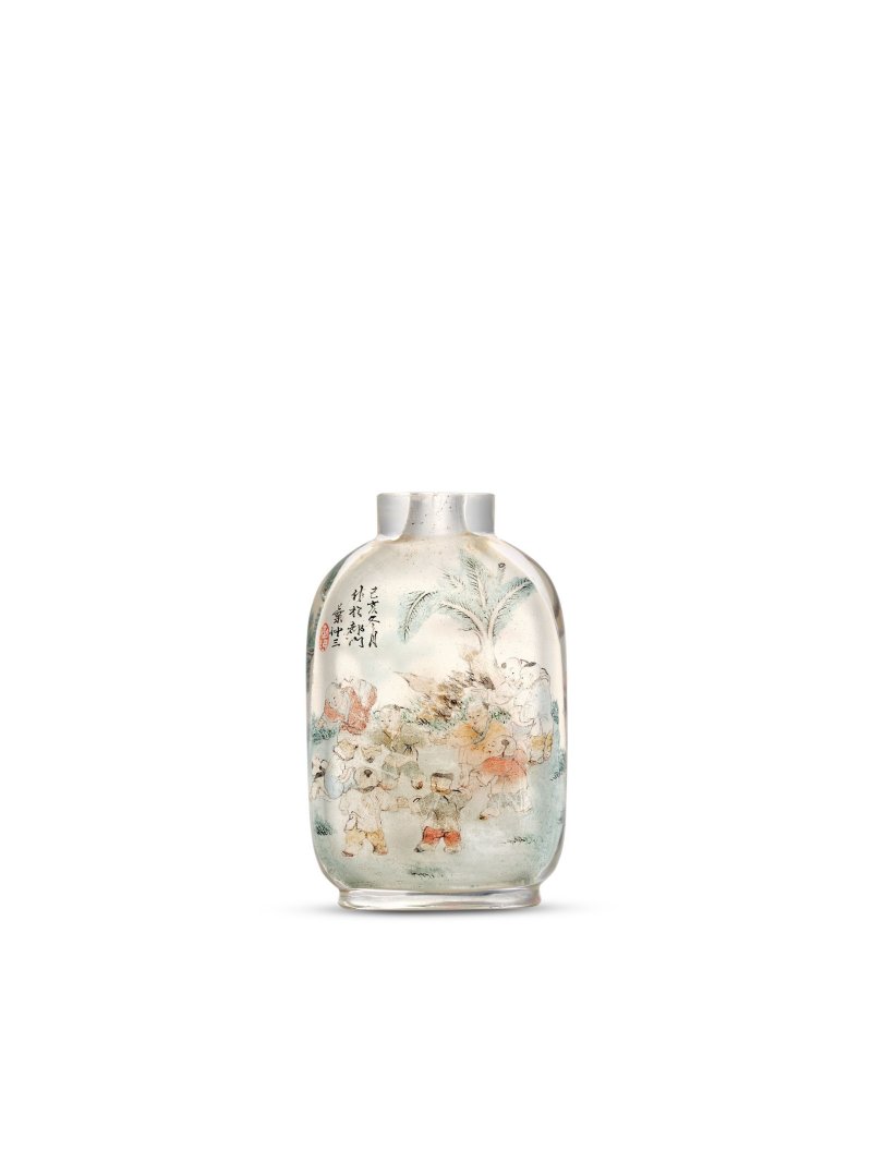 己亥年（1899）　葉仲三作玻璃內畫鍾馗嫁妹鼻煙壺 | AN INSIDE-PAINTED GLASS 'ZHONGKUI MARRYING OFF SISTER' SNUFF BOTTLE