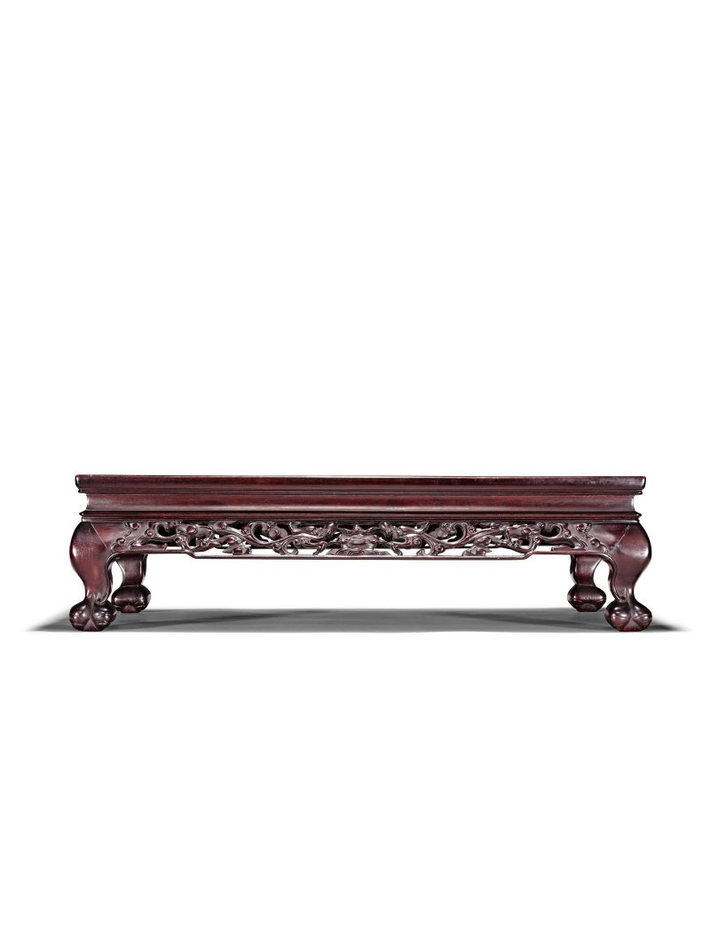 硬木書卷式几 及 硬木龍紋炕几式座 | A HARDWOOD SCROLL-FORM STAND AND A CARVED HARDWOOD 'DRAGON' STAND - 图11
