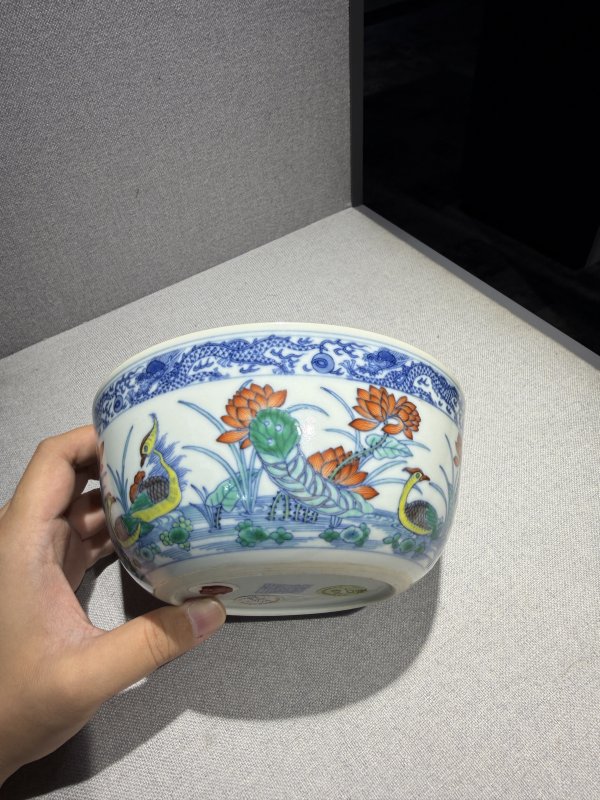 清道光 斗彩荷塘鸳鸯墩式碗 - 图6