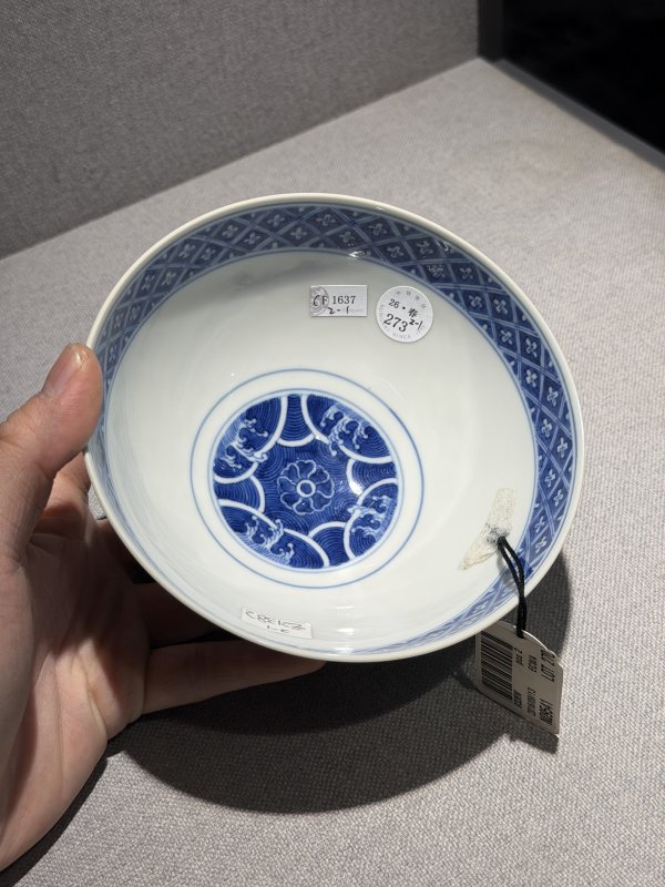 清乾隆 青花云鹤纹碗一对 - 图6
