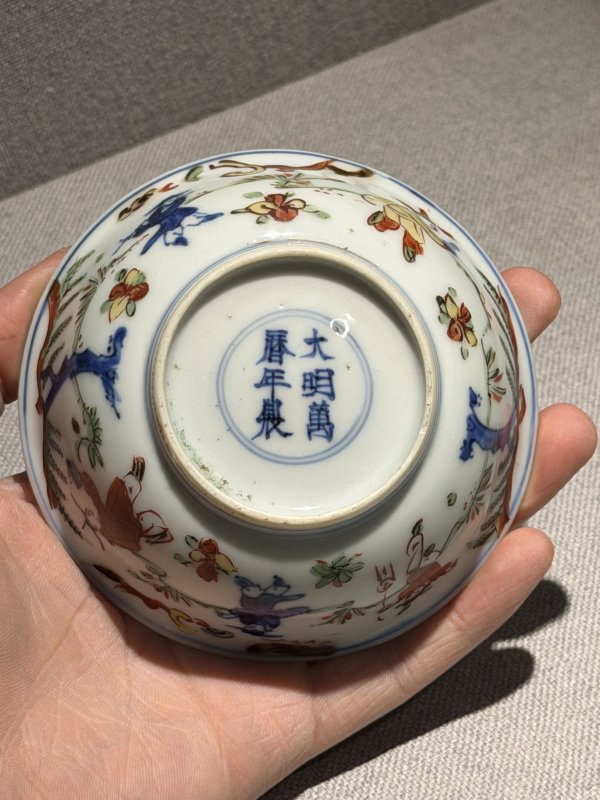 明万历 青花五彩婴戏龙纹小茶盏 - 图9