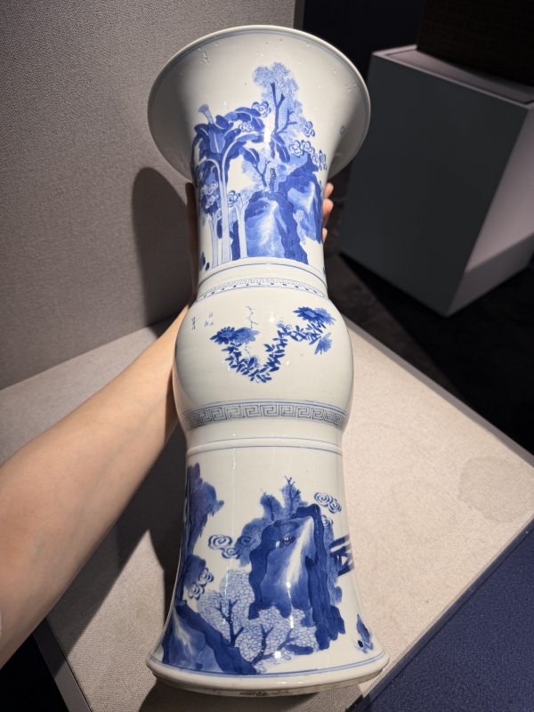 清康熙 青花高士图花觚一对 - 图4