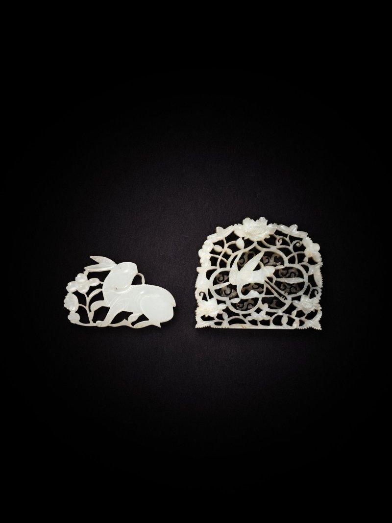 明　玉透雕兔紋飾件 及 玉透雕穿花鶴紋飾件 | TWO JADE 'RABBIT' AND 'CRANE' ORNAMENTS
