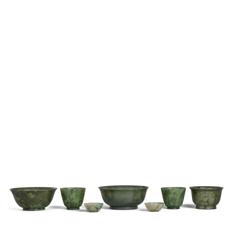 二十世紀 玉石杯碗七件 其中兩只碗帶乾隆款 | SEVEN JADE AND HARDSTONE CUPS AND BOWLS