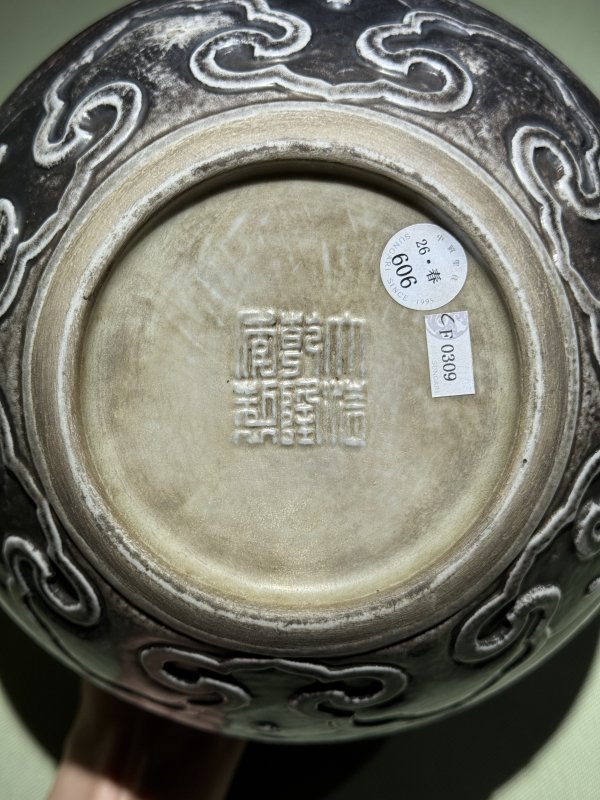 清乾隆 瓷胎仿银釉四方铺首万寿无疆钵式炉 - 图17