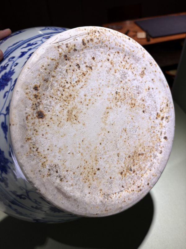 明早期 青花缠枝花卉三清对弈图大罐 - 图9
