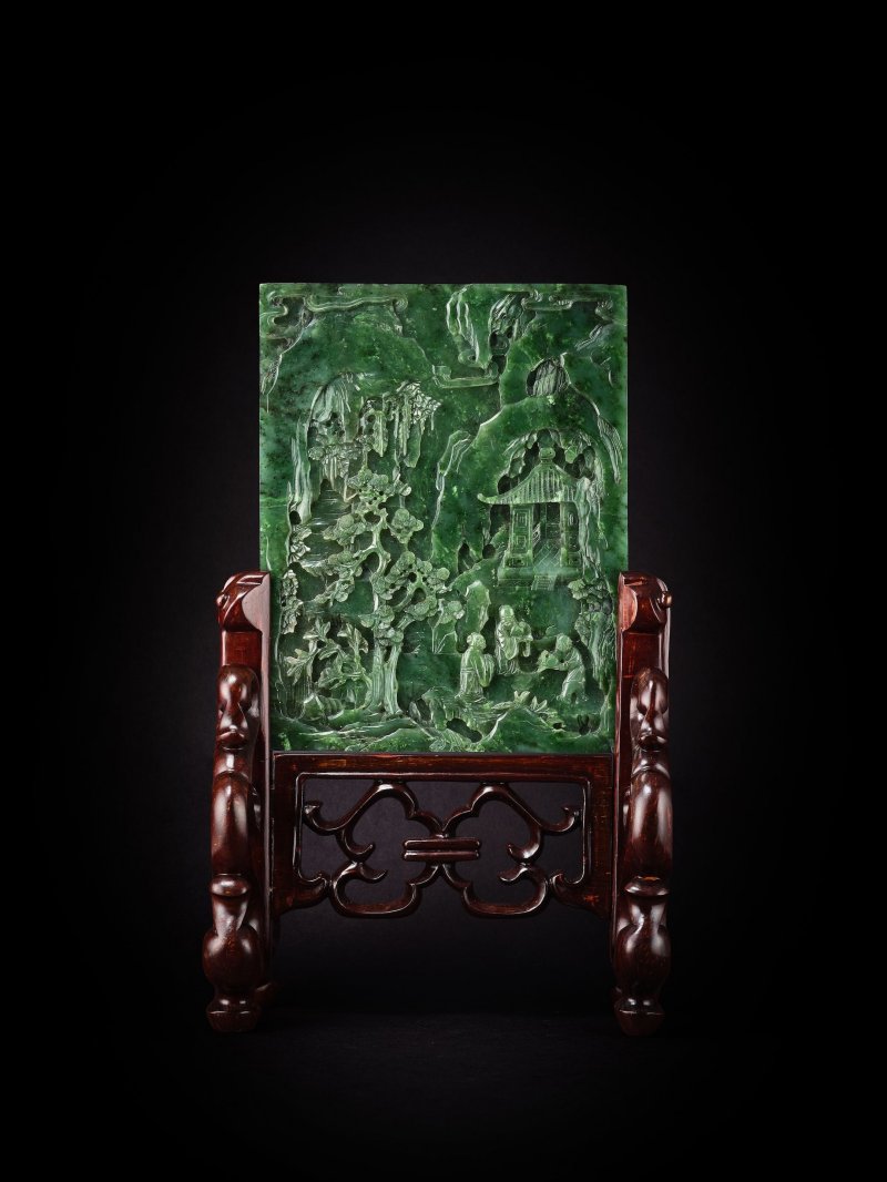 清十九世紀　碧玉人物仙家祝壽圖插屏一對 | A PAIR OF SPINACH GREEN JADE 'FIGURES IN LANDSCAPE' PANELS - 图7
