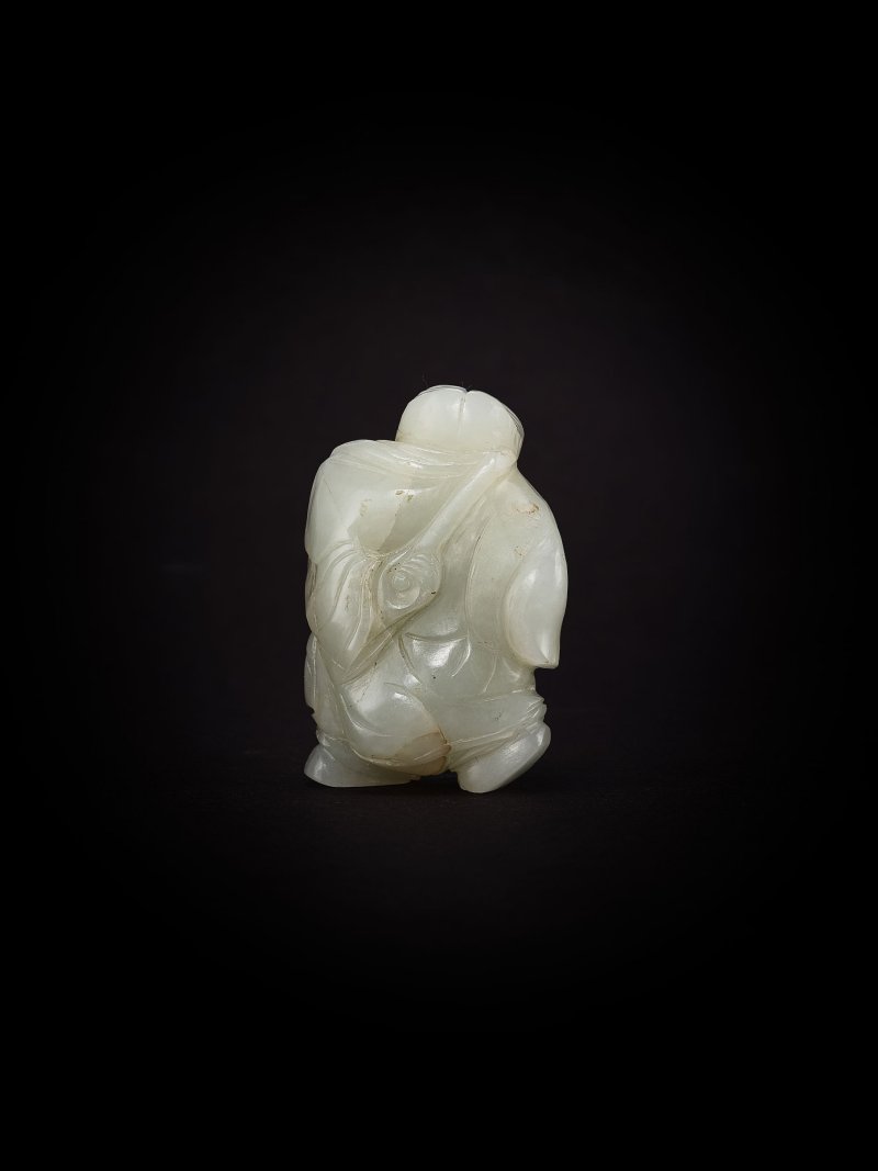 清十八世紀　玉人像 | A PALE GREEN JADE FIGURE - 图2