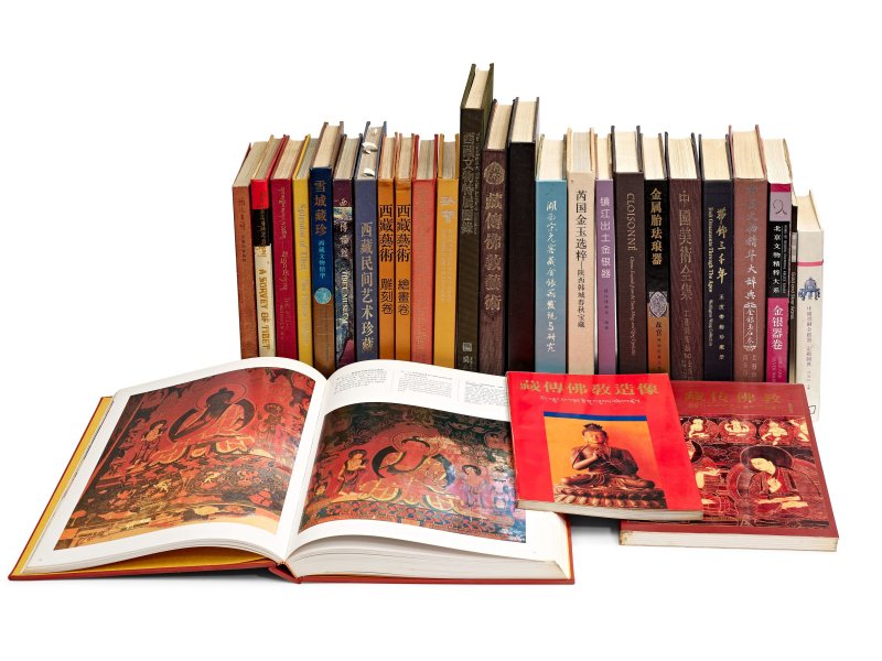 西藏藝術、中國金銀器及景泰藍參考書籍　一組28本 | A COLLECTION OF TIBETAN ART AND CHINESE GOLD, SILVER WARE AND CLOISONNE REFERENCE BOOKS