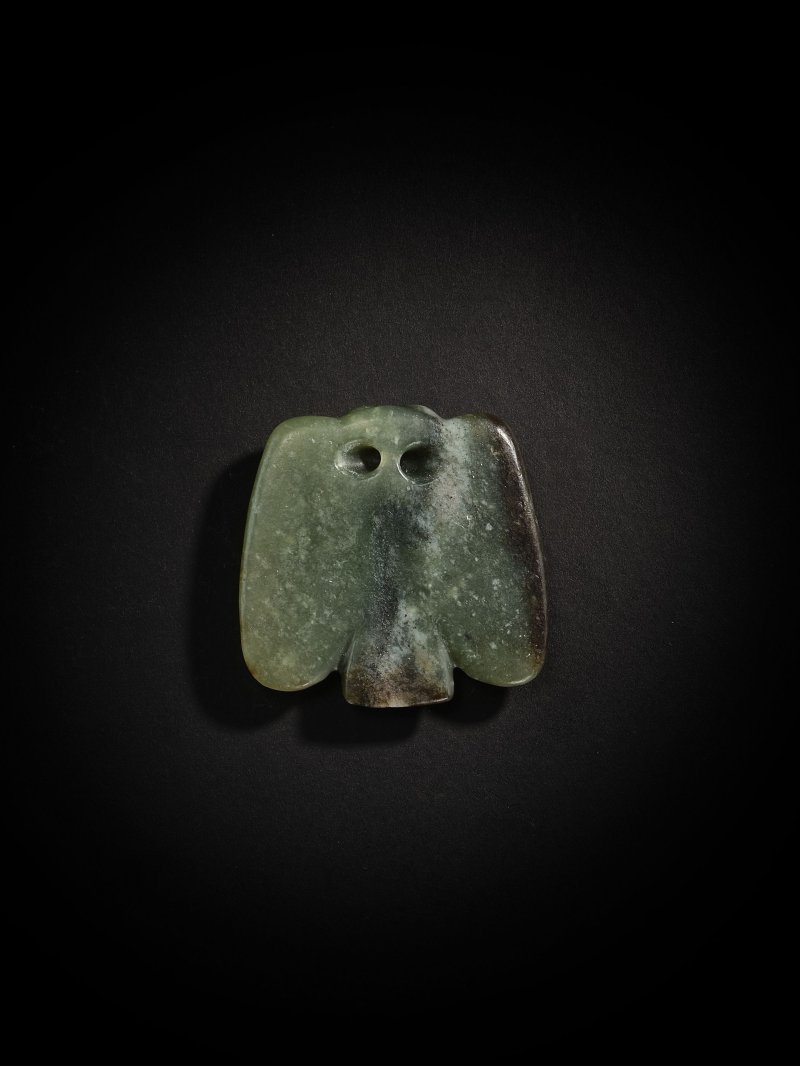商　玉鳥形佩 | A JADE BIRD-FORM PENDANT - 图2