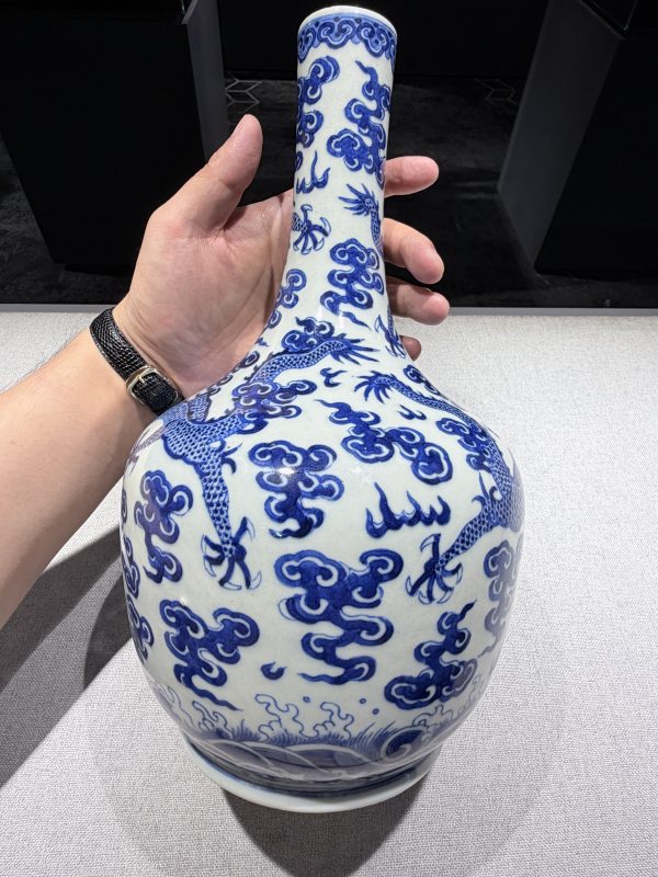 清中期 青花海水江崖云龙纹长颈瓶 - 图8