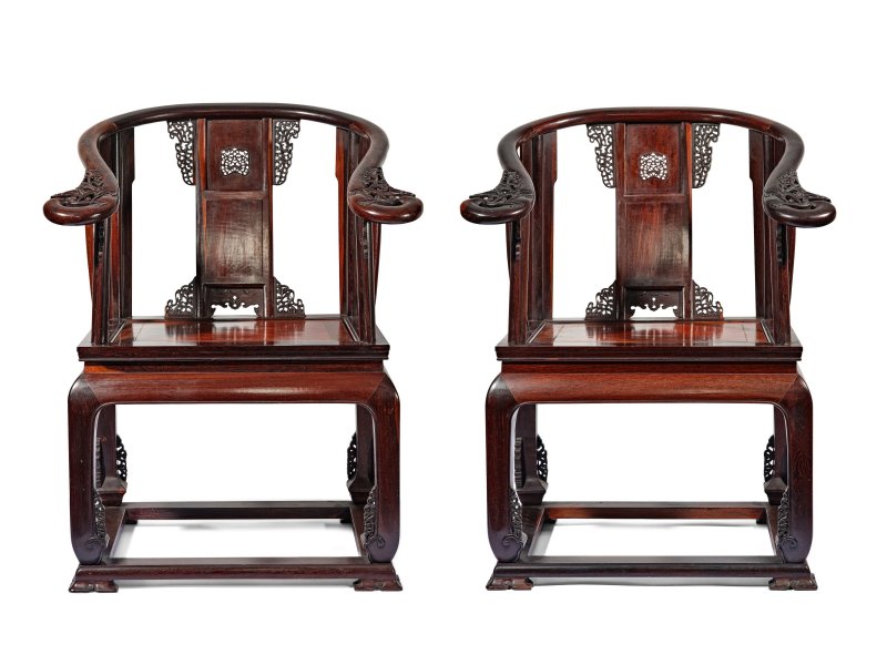 硬木鑲癭木椅成對 及 硬木鑲癭木炕几 | A PAIR OF BURLWOOD-INSET HARDWOOD ARMCHAIRS AND A BURLWOOD-INSET HARDWOOD KANG TABLE - 图4