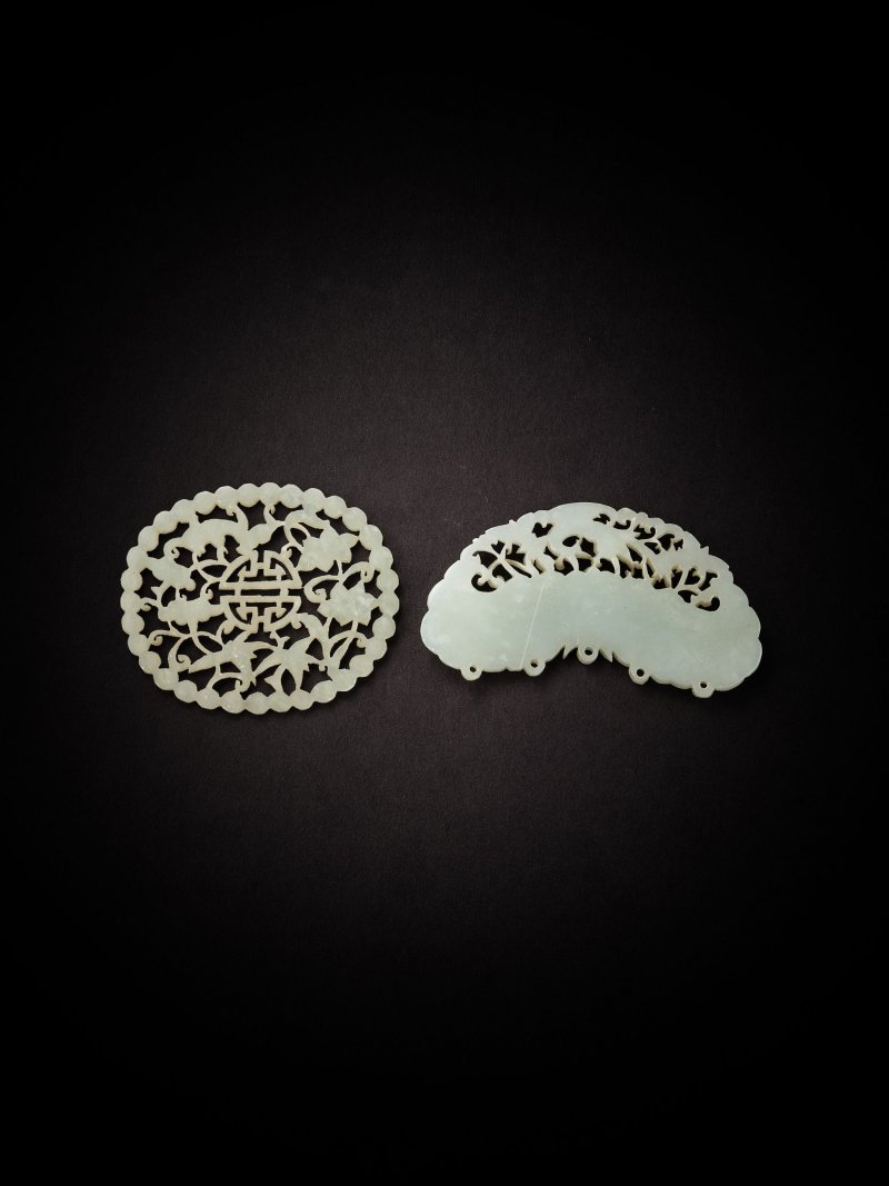 清十八世紀　玉透雕團壽紋飾件 及 玉透雕和合二仙紋飾件 | TWO JADE 'AUSPICIOUS' ORNAMENTS - 图4
